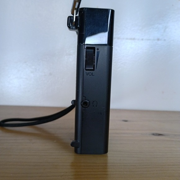Sony ICF-P26 Portable Pocket FM/AM Radio Built-in Speaker TESTED & WORKING - Picture 9 of 10